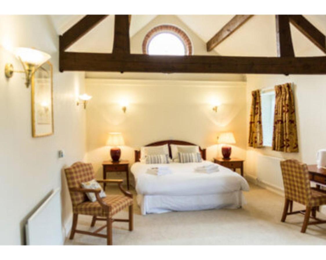 The Bull Inn Bourne Bagian luar foto