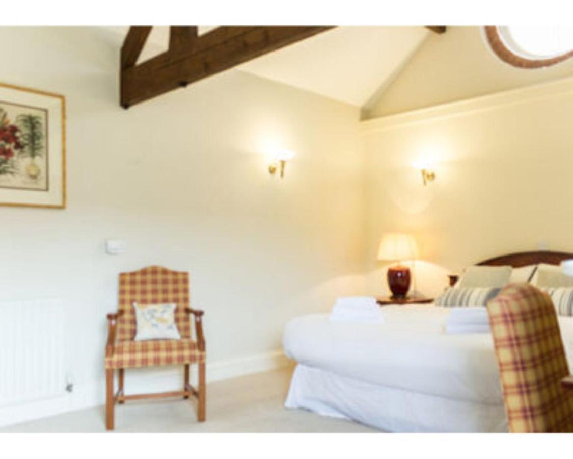 The Bull Inn Bourne Bagian luar foto